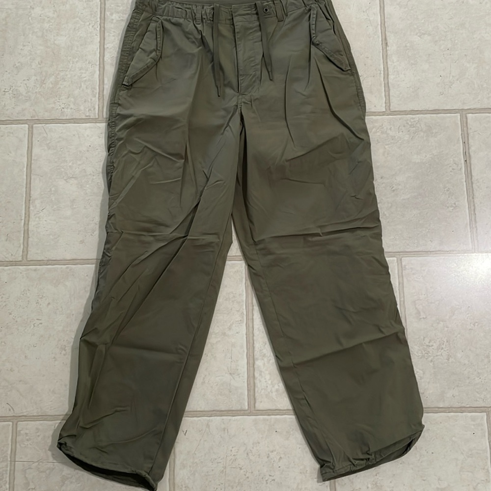 EZY Joggers by UNIQLO, color olive
